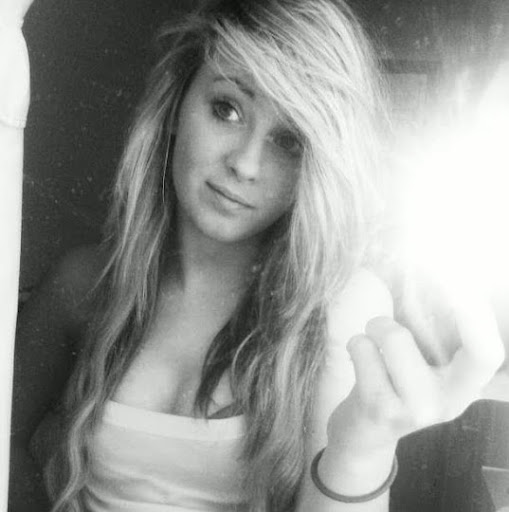 Shauna Davies Photo 10