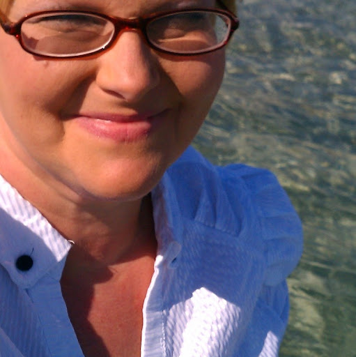 Michelle Toth Photo 32