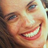 Laura Hayes Photo 6
