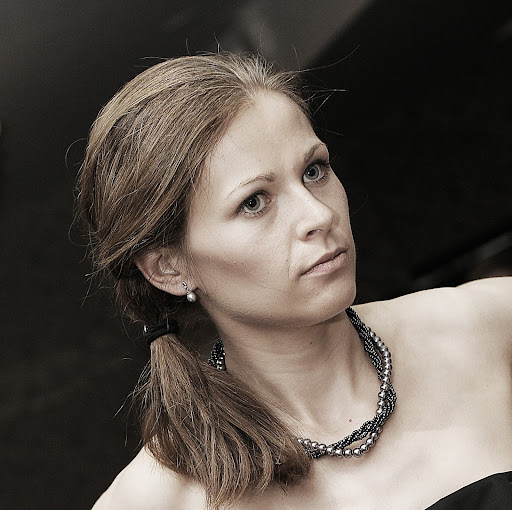 Anna Sparrow Photo 29