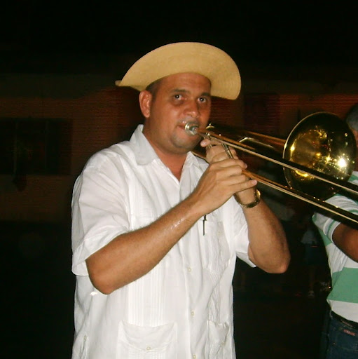 Manuel Deleon Photo 28