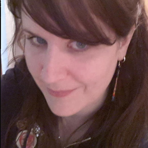 Pamela Thompson Photo 27