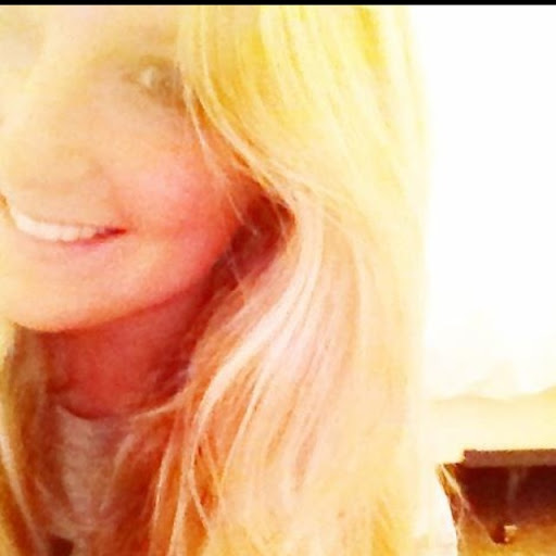 Emily Darnell Photo 32