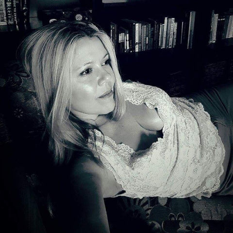 Michelle Skinner Photo 49