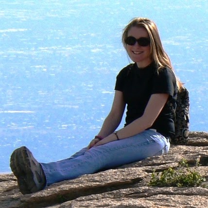Elizabeth Armstrong Photo 17