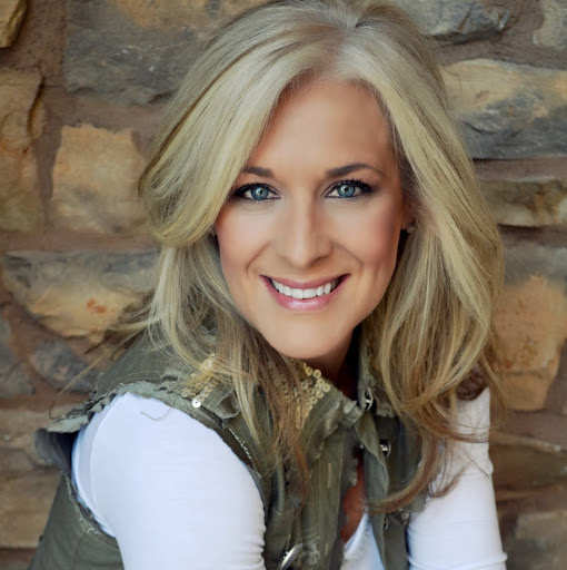 Connie Larson Photo 36