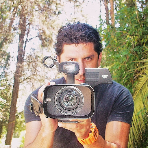 Carlos Vivanco Photo 25