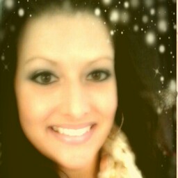 Sarah Hollins Photo 9