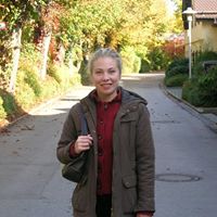 Lisa Rengers Photo 1