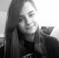 Lara Jones Photo 9