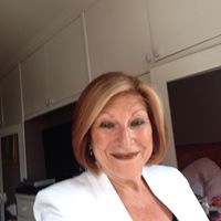 Maxine Kelly Photo 30
