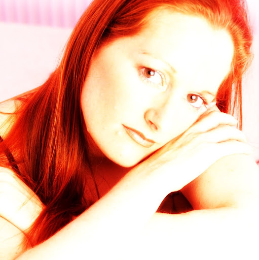 Amanda Lloyd Photo 43