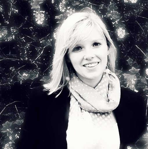 Louise Lambert Photo 9
