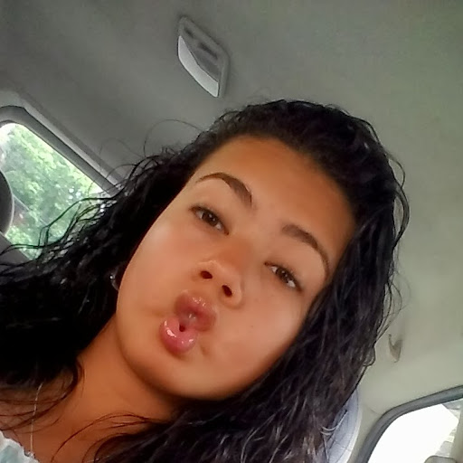 Laura Bernal Photo 32