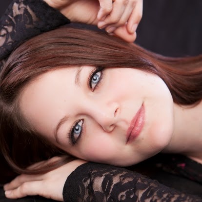 Alicia Howell Photo 17