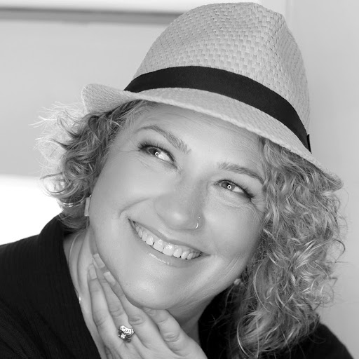 Laura Jones Photo 55