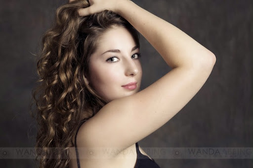 Robin Eline Photo 4