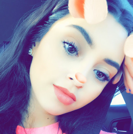 Alyssa Gonzalez Photo 37