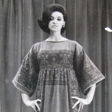 Joan Collins Photo 7