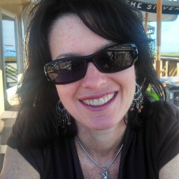 Stephanie Clescere Photo 2