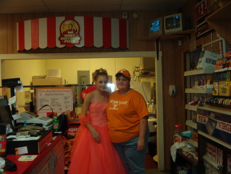 Laura Morrow Photo 30