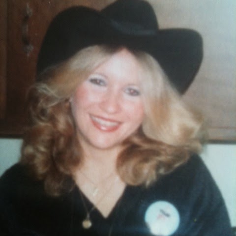 Amy Erwin Photo 14
