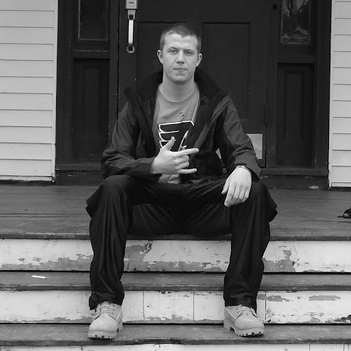 Tyler Allen Photo 24