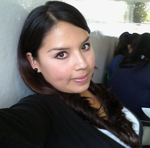 Erika Gil Photo 30