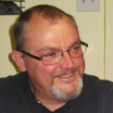 Lloyd Schneider Photo 15