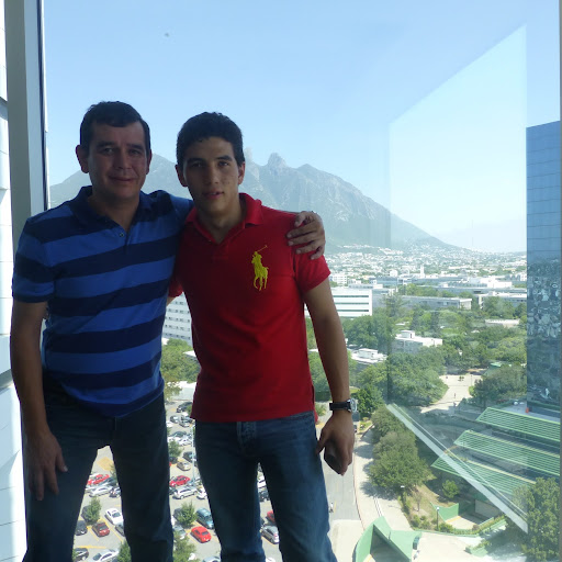 Victor Romo Photo 20