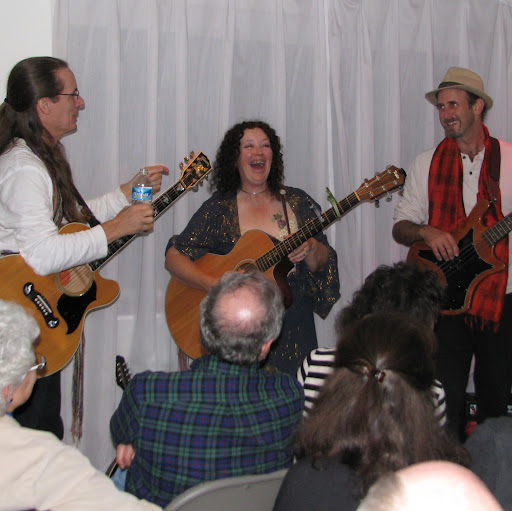 Julia Gordon Photo 29