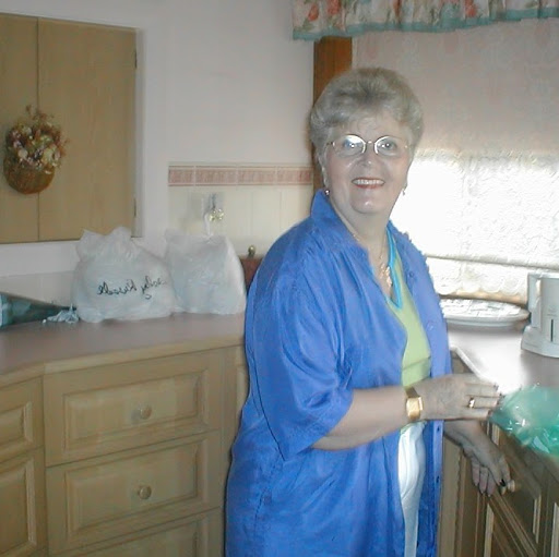 Lesley Russell Photo 10