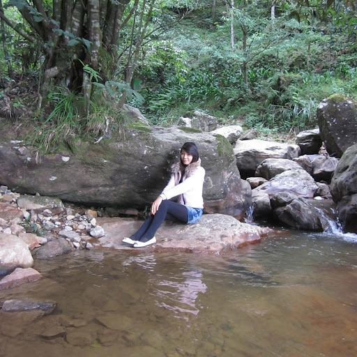 Huyen Vu Photo 30