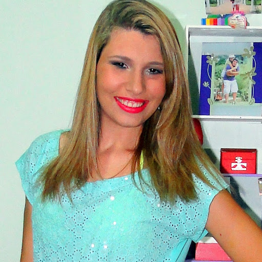 Caroline Fernandez Photo 34
