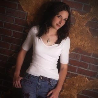 Julie Steele Photo 15