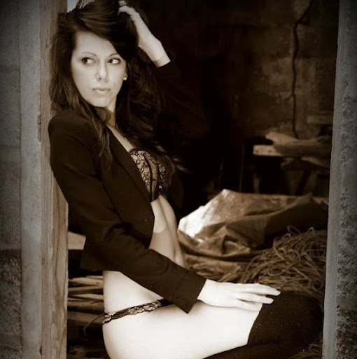 Natasha Oliver Photo 22