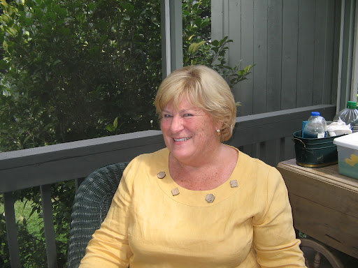Ellen Jones Photo 33