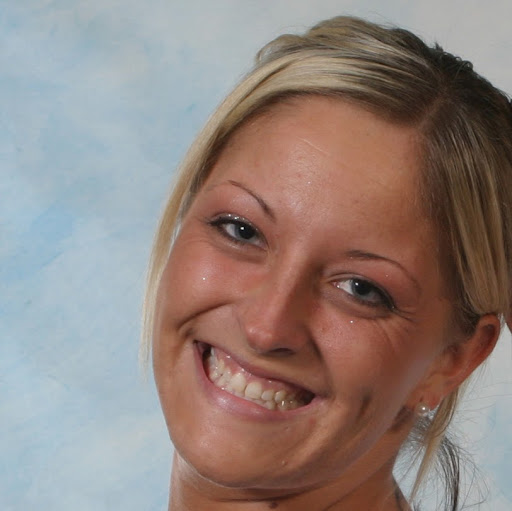 Emily Gaines Photo 38