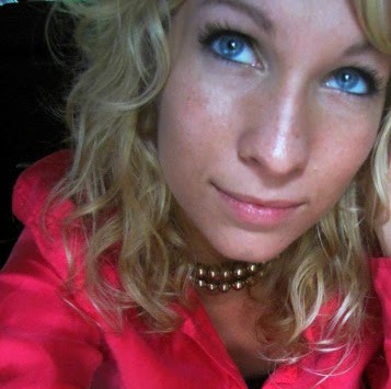 Sarah Collins Photo 26