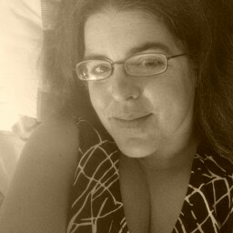 Sarah Hardy Photo 16