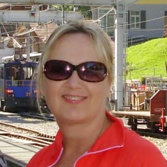Holly Jones Photo 39