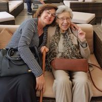 Elizabeth Diaz Photo 38