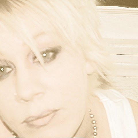 Michele Richardson Photo 37
