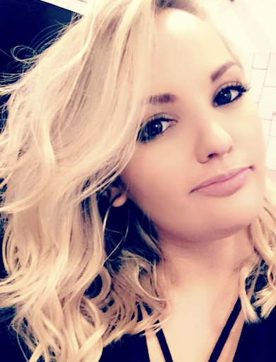 Danielle Schulz Photo 4
