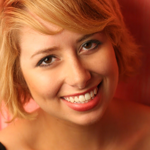 Claire Thompson Photo 12
