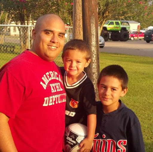 Chris Saenz Photo 37
