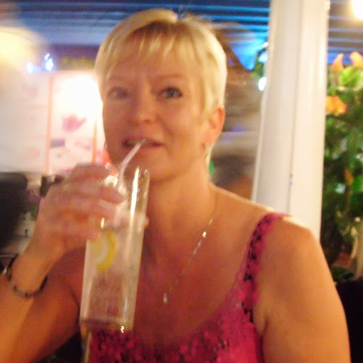 Julie Rowley Photo 24