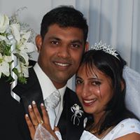Debbie Fernandes Photo 4