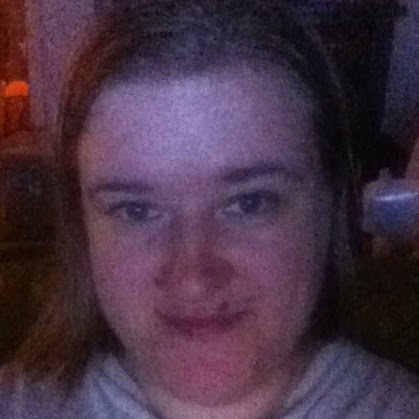 Anna Weeks Photo 9