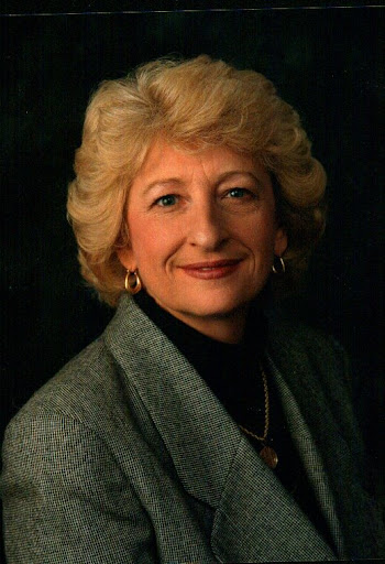 Shirley Winters Photo 20